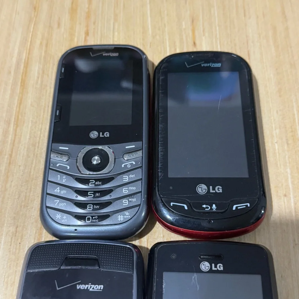 Lot Of 4 Vintage LG Flip Phones “UNTESTED” No Chargers Verizon Sprint,Read Info